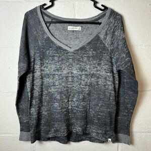 Abercrombie & Fitch Lightweight Y2K Grey Casual Long Sleeve Vneck Shirt Medium